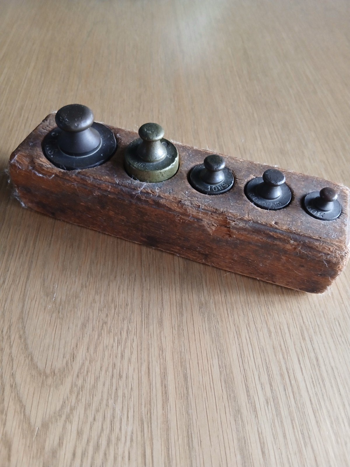 Antieke gewichten set in houten blok, Antiek en Kunst, Ophalen of Verzenden