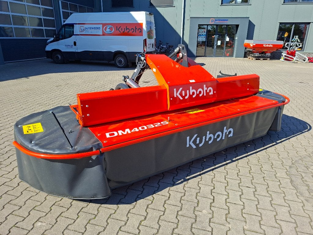 Kubota DM 4032S frontmaaier, Ophalen, Weidebouw