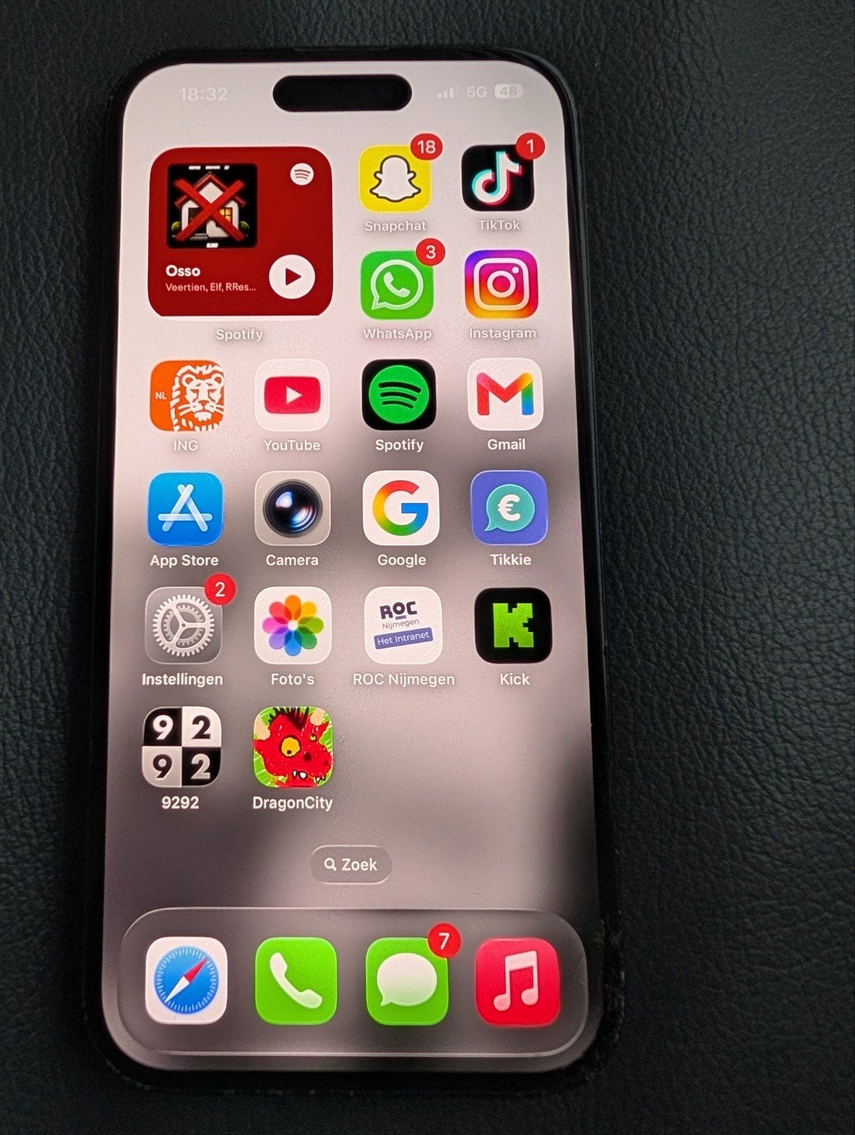 iPhone 16 128GB  met barst, Ophalen, Zwart, IPhone 16, Zonder simlock