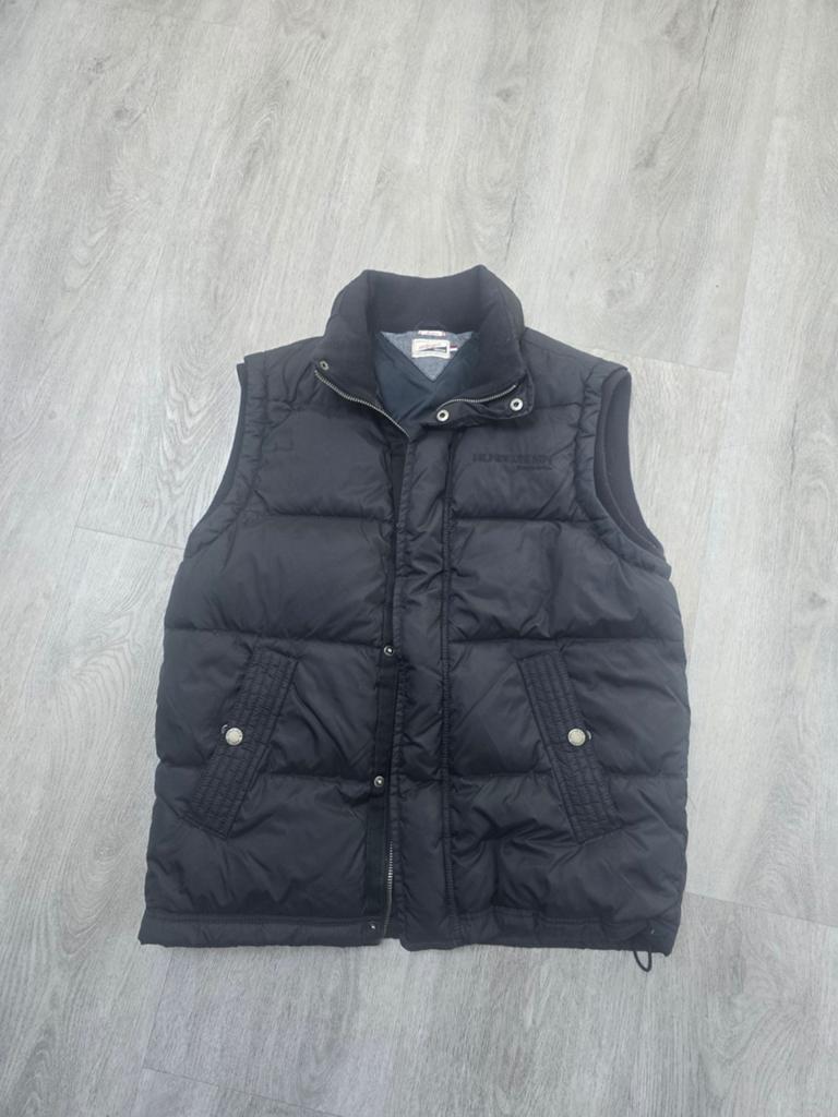 Bodywarmer Tommy Hilfiger maat L met drukknopen en zakken, Ophalen, Zo goed als nieuw, Maat 52/54 (L), Zwart
