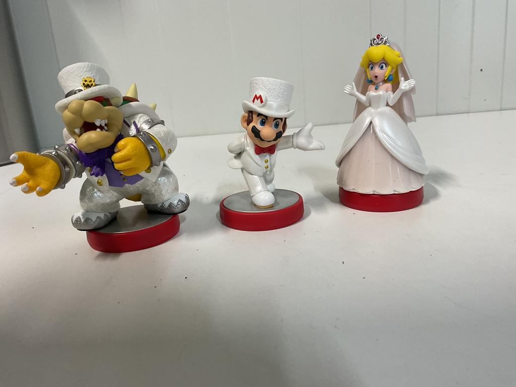 Nintendo Amiibo Mario Peach Bowser Limited Edition poppetjes, Spelcomputers en Games, 1 speler, Ophalen, Zo goed als nieuw, Vanaf 3 jaar