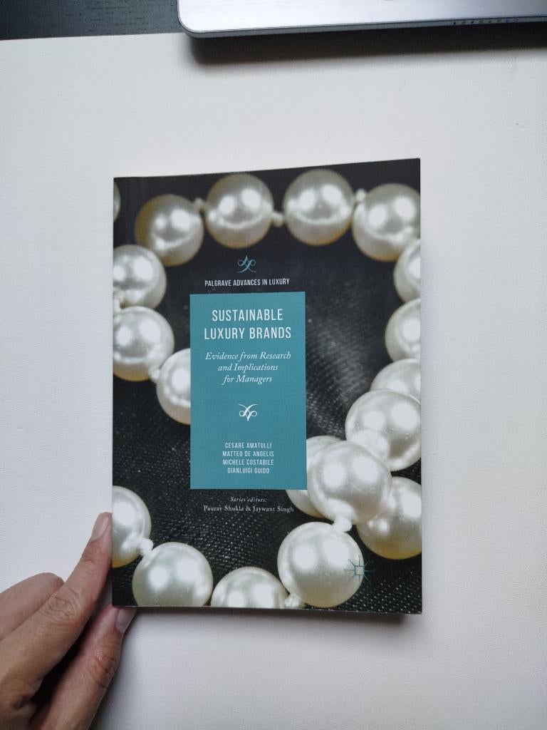Sustainable Luxury Brands: Evidence from Research and Implic, Ophalen of Verzenden, Beta, Zo goed als nieuw, WO