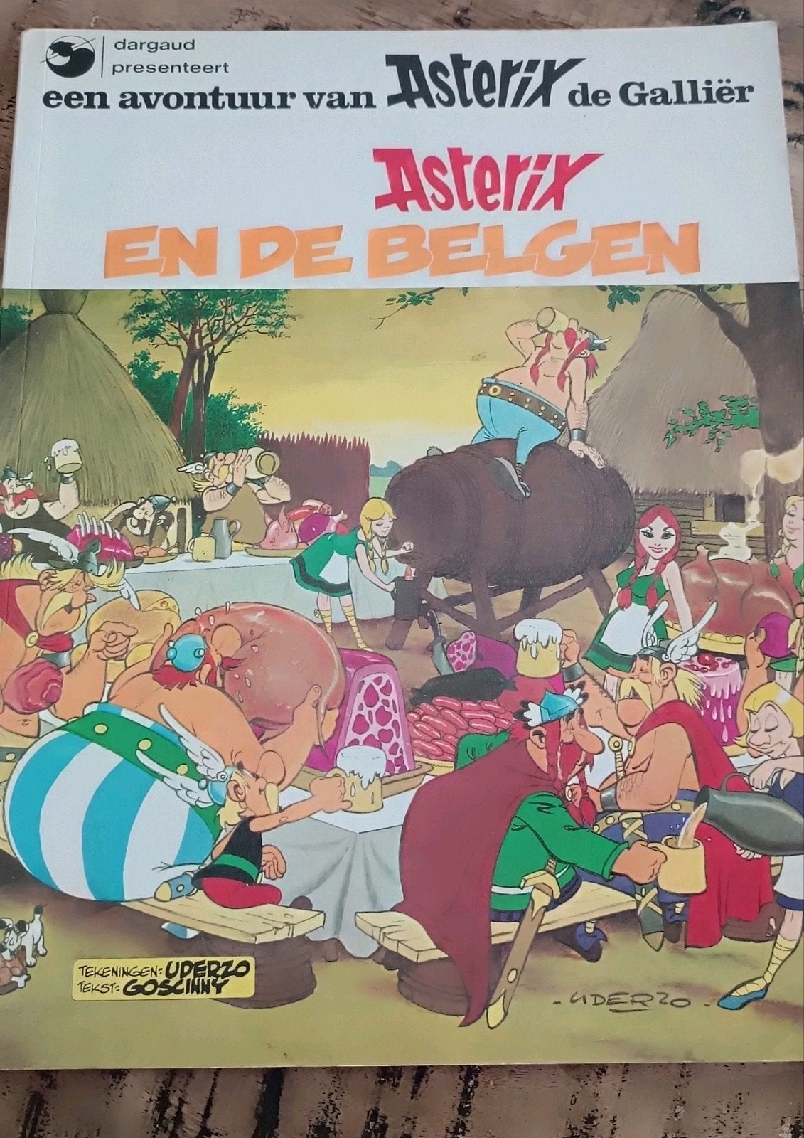 Asterix en de Belgen (Deel 24) – Klassiek Stripalbum, Eén stripboek, Ophalen of Verzenden, Gelezen
