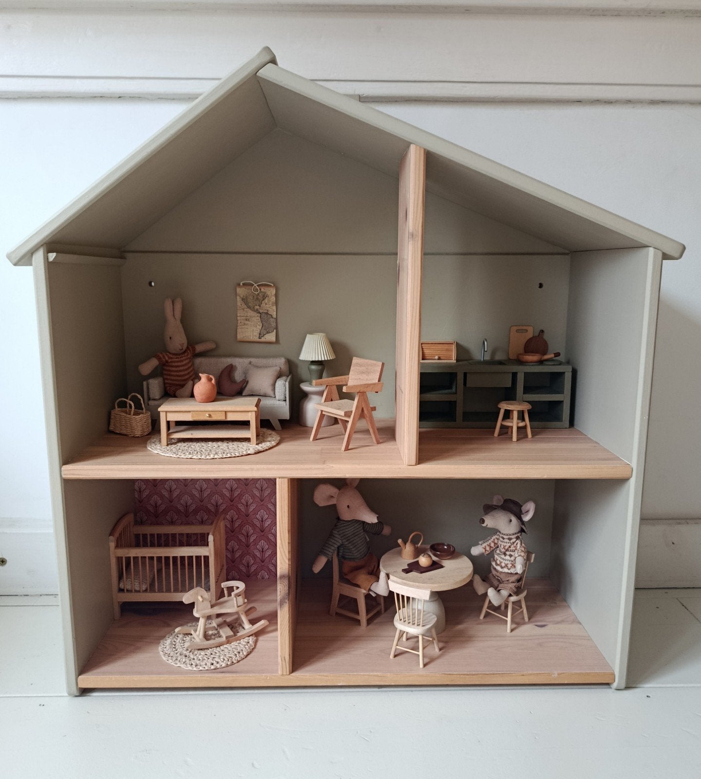 Poppenhuis | Opgeknapt huis 1:12 leuk voor Maileg familie, Ophalen, Zo goed als nieuw, Poppenhuis