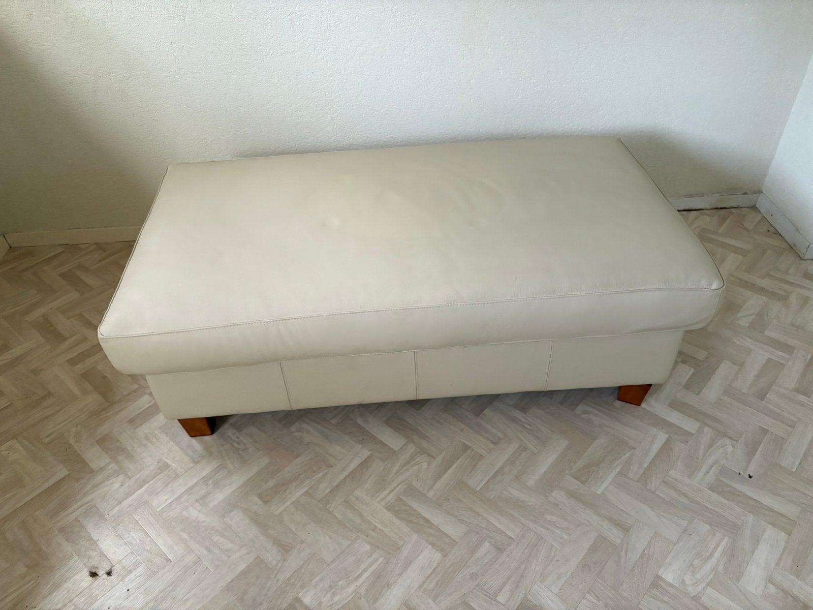 Crèmekleurige leren poef/voetenbank, Ophalen, Gebruikt, 100 tot 125 cm, Leer