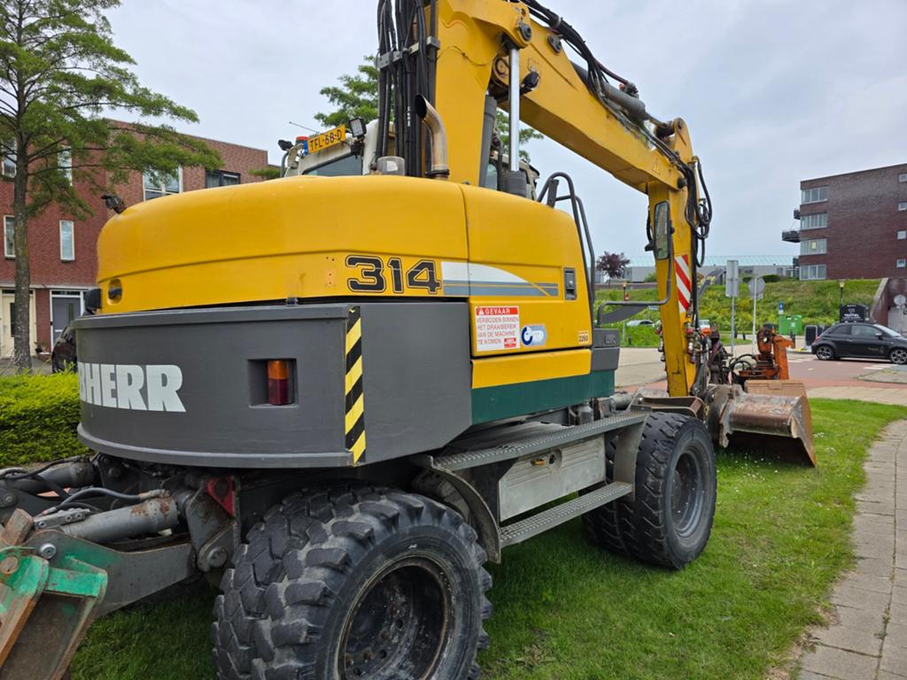 Liebherr A314 izgs 12.000 uur, Zakelijke goederen, Machines en Bouw | Kranen en Graafmachines, Ophalen of Verzenden
