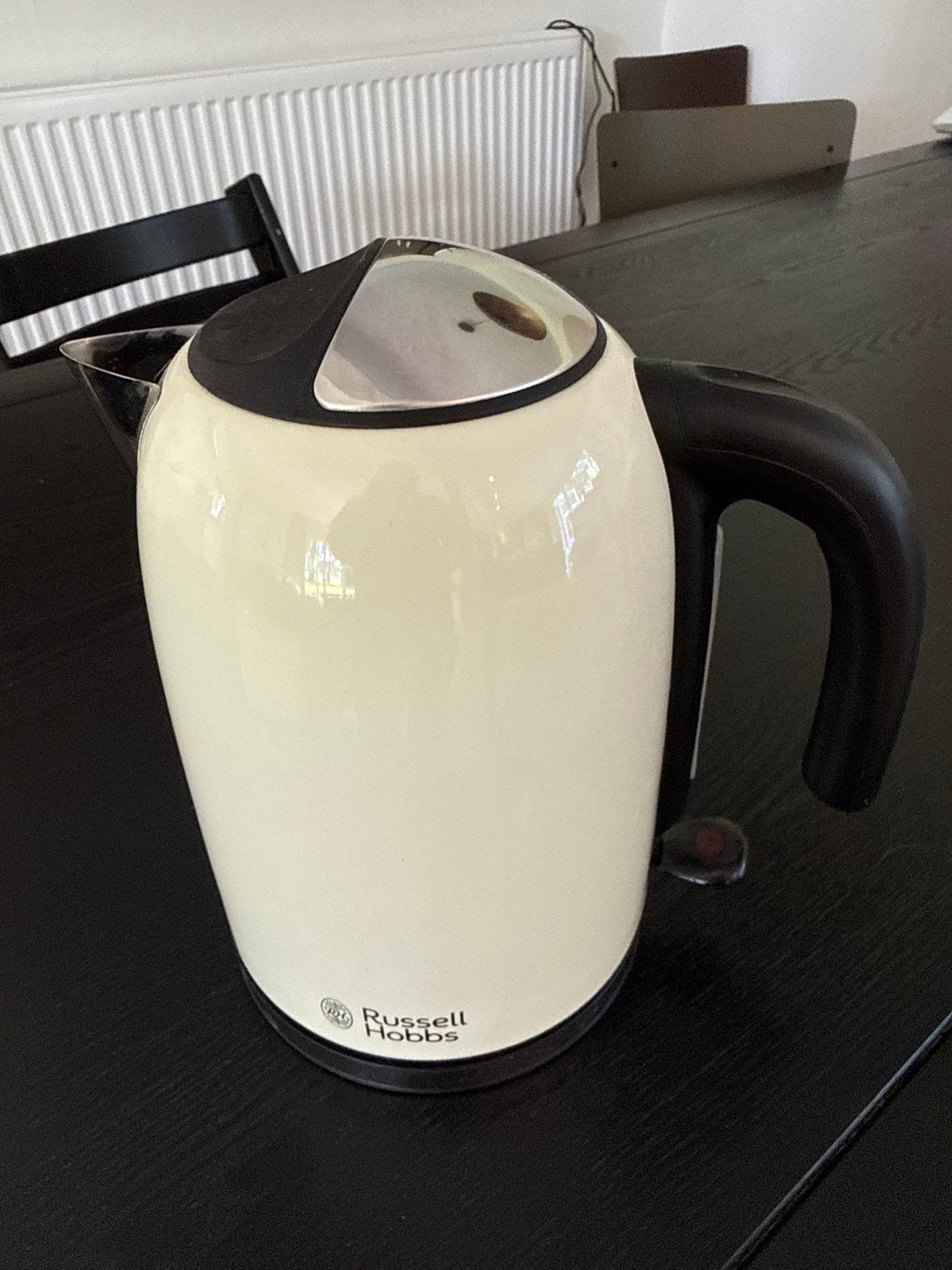 Russell Hobbs waterkoker - Crème, 1.7L, 1 tot 2 liter, Ophalen, Gebruikt, Draadloos