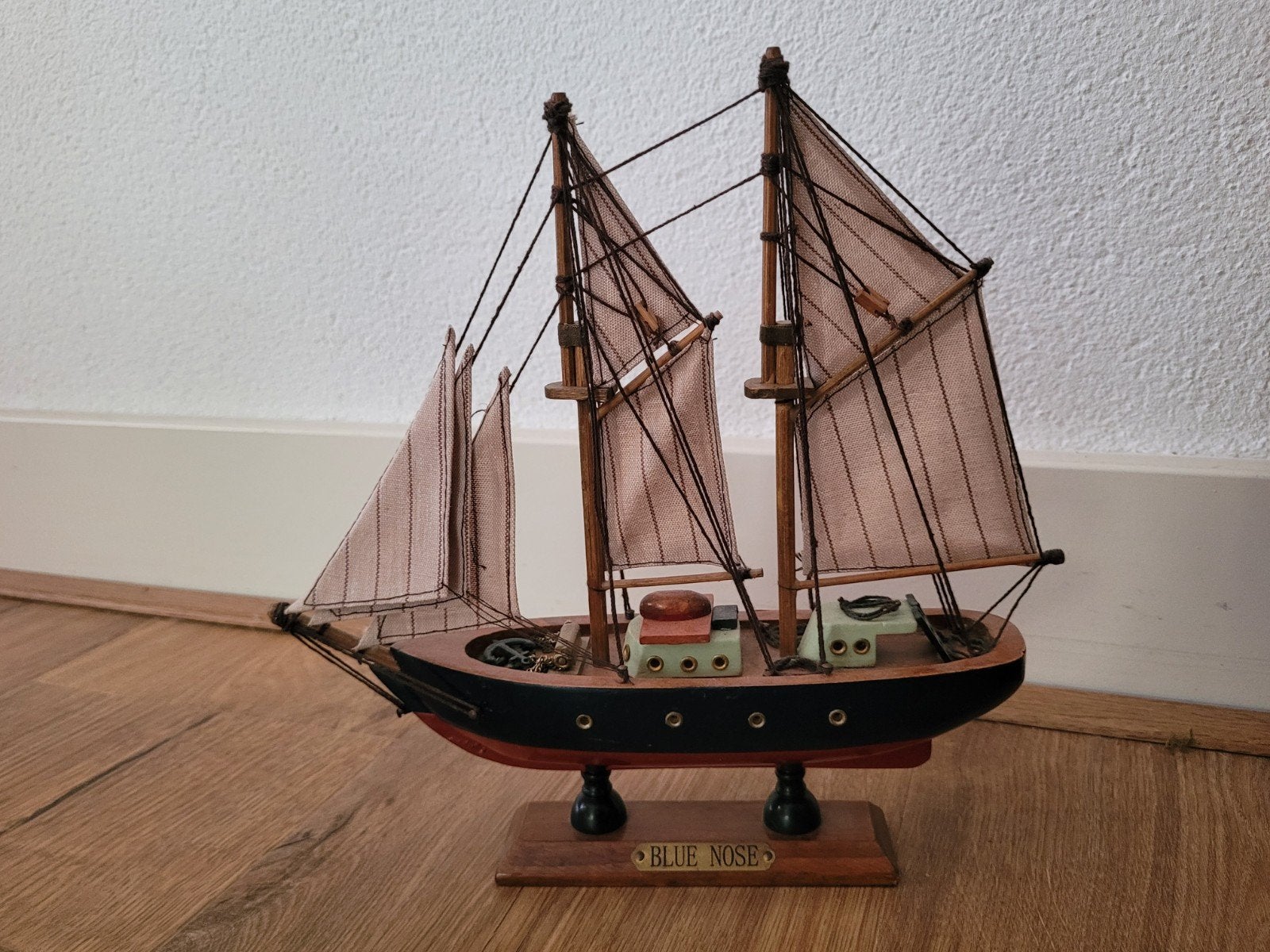 Schaalmodel van de iconische Canadese schoener 'Blue Nose', Ophalen of Verzenden, Zo goed als nieuw, Overige merken
