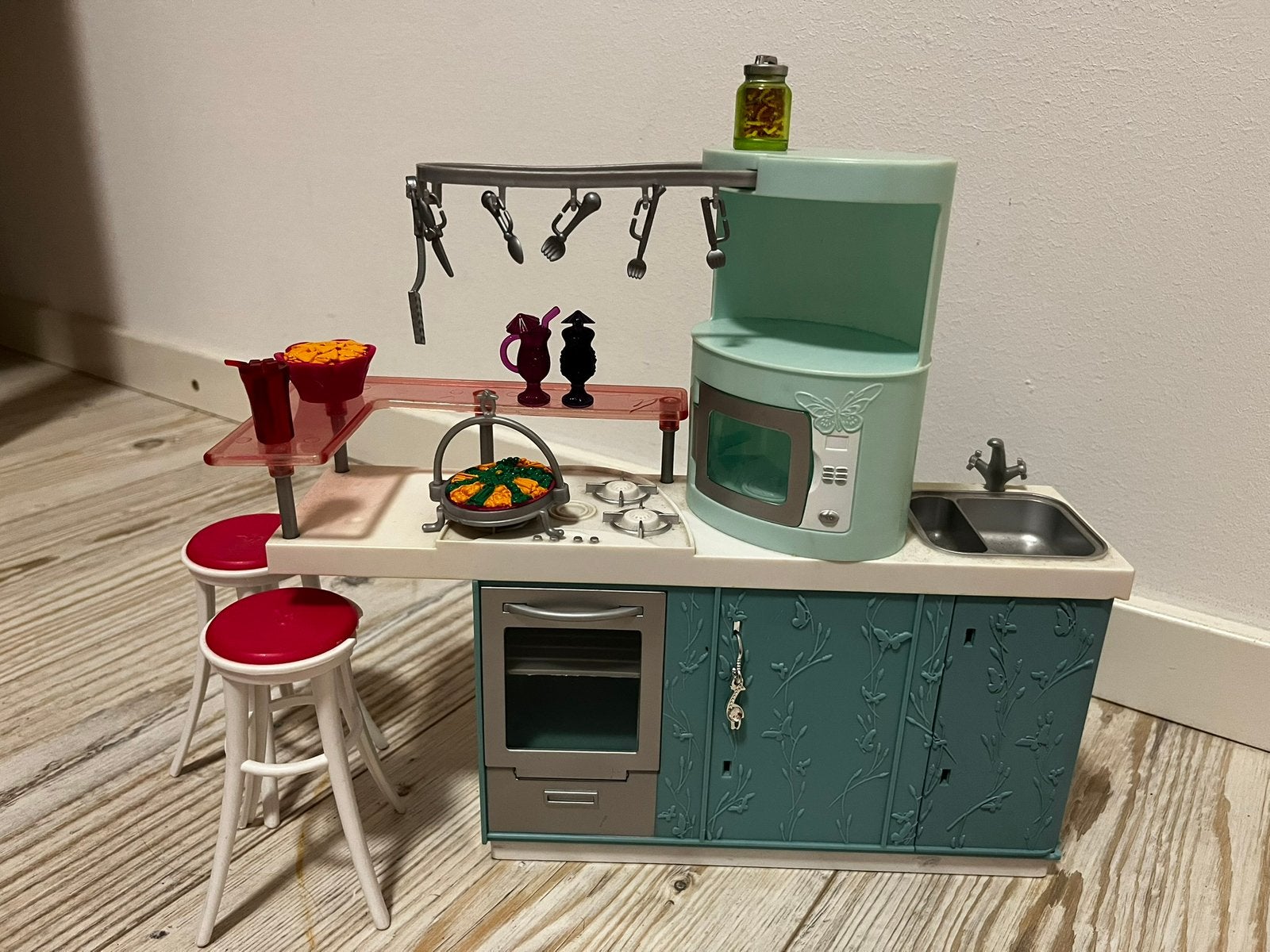 Barbiekeuken, Ophalen of Verzenden, Zo goed als nieuw, Toebehoren