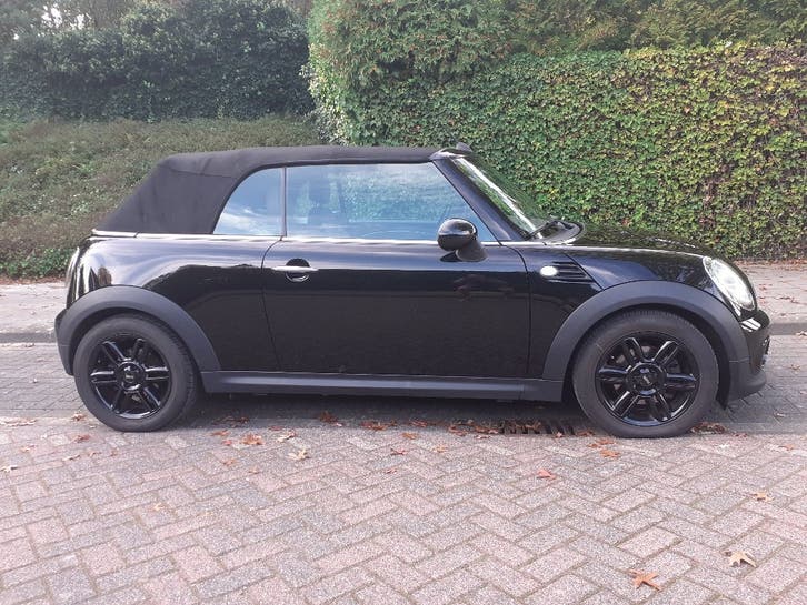 Mini Cooper Cabrio 116pk 2013 Zwart, Auto's, Euro 6, Cabriolet, 4 stoelen, Leder