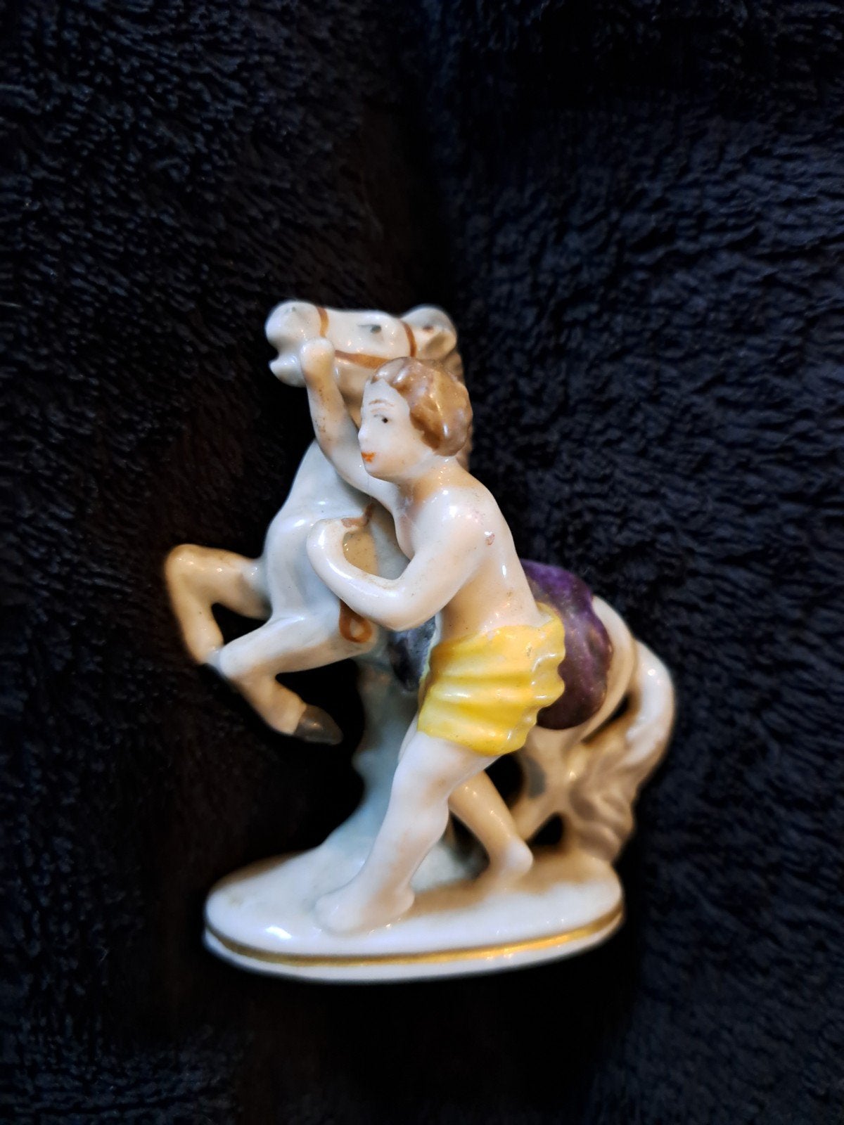 Vintage Porseleinen Beeldje: Jongen met Steigerend Paard, Ophalen of Verzenden