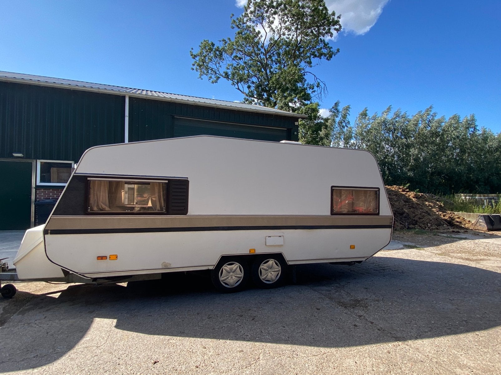 caravan solifer Artic 55TT. 550 cm opbouw, Solifer, 2 aparte bedden, Treinzit, 750 - 1000 kg