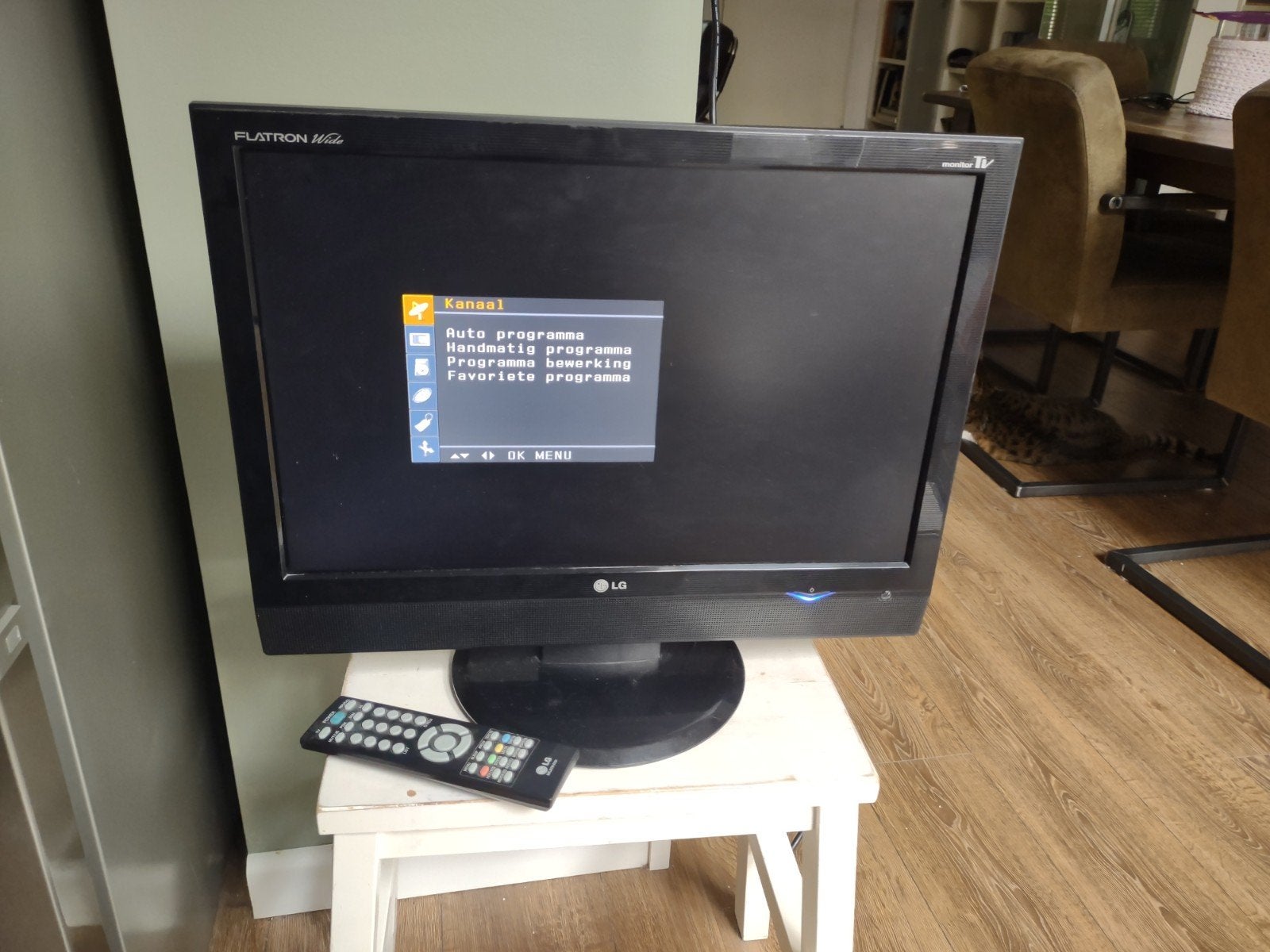 LCD LG Flatron monitor / tv 20 inch met afstandsbediening, Ophalen, 50 Hz, LG