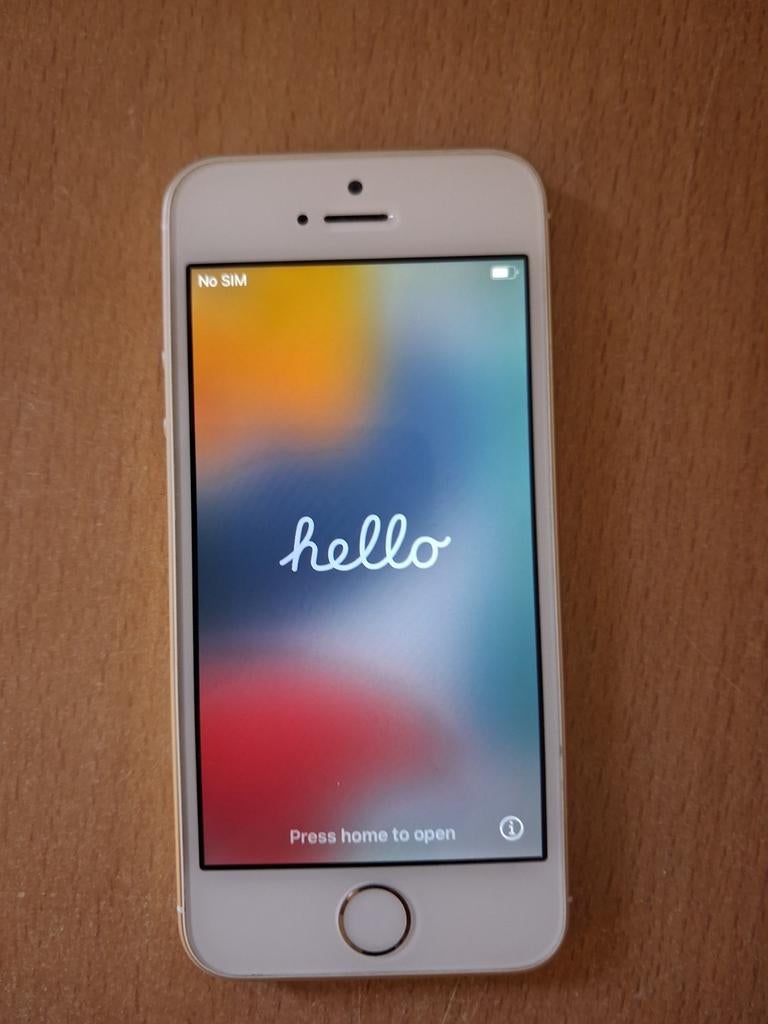 IPHONE SE is de eerste generatie GOUD KLEUR 64GB, Telecommunicatie, Mobiele telefoons | Apple iPhone, Gebruikt, IPhone SE (2016)