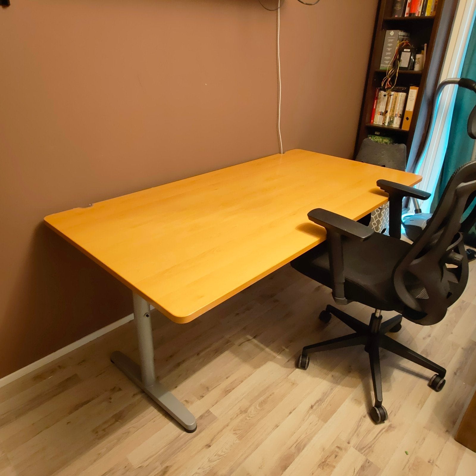 Groot beukenkleurig kantoor bureau, 90 cm, Gebruikt, 180 cm, In hoogte verstelbaar