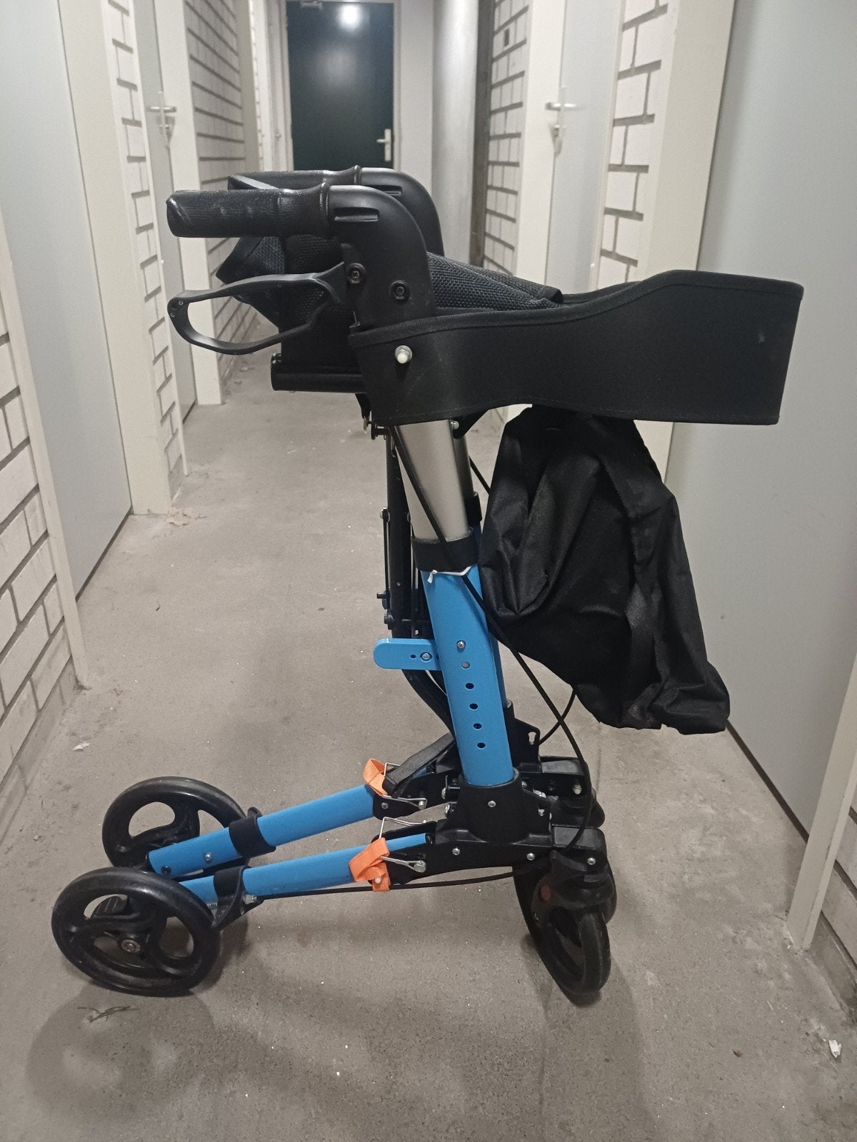 Weinig gebruikte rollator, Diversen, Ophalen