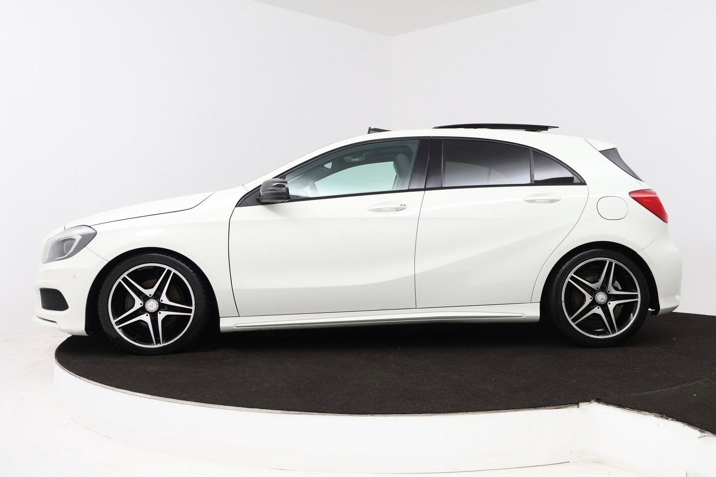 Mercedes-Benz A-Klasse 200 Ambition Automaat (PANORAMADAK, S, Auto's, Gebruikt, Wit, Bedrijf, 19 km/l