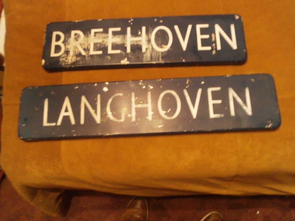 2 Metalen straatnaamborden Bennekom, Langhoven en Breehoven, Ophalen