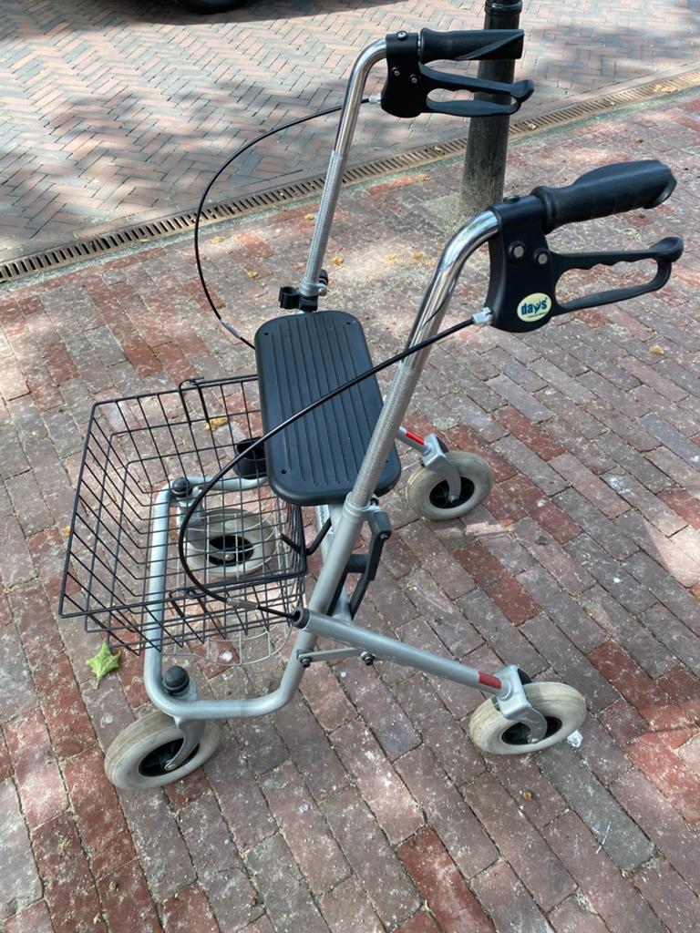 Rollator, niet inklapbaar,€7,50, Diversen, Ophalen, In hoogte verstelbaar, Gebruikt
