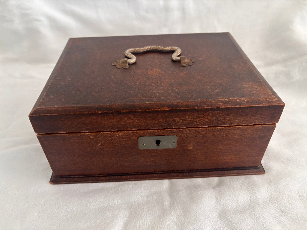 Antiek houten kistje met handvat en slotje., Antiek en Kunst, Ophalen of Verzenden