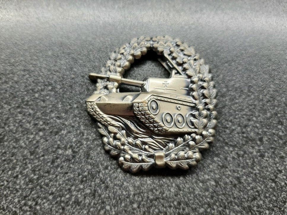 Bundeswehr- Cap Badge  Panzertruppe - vroege versie ., Ophalen of Verzenden, Landmacht, Embleem of Badge