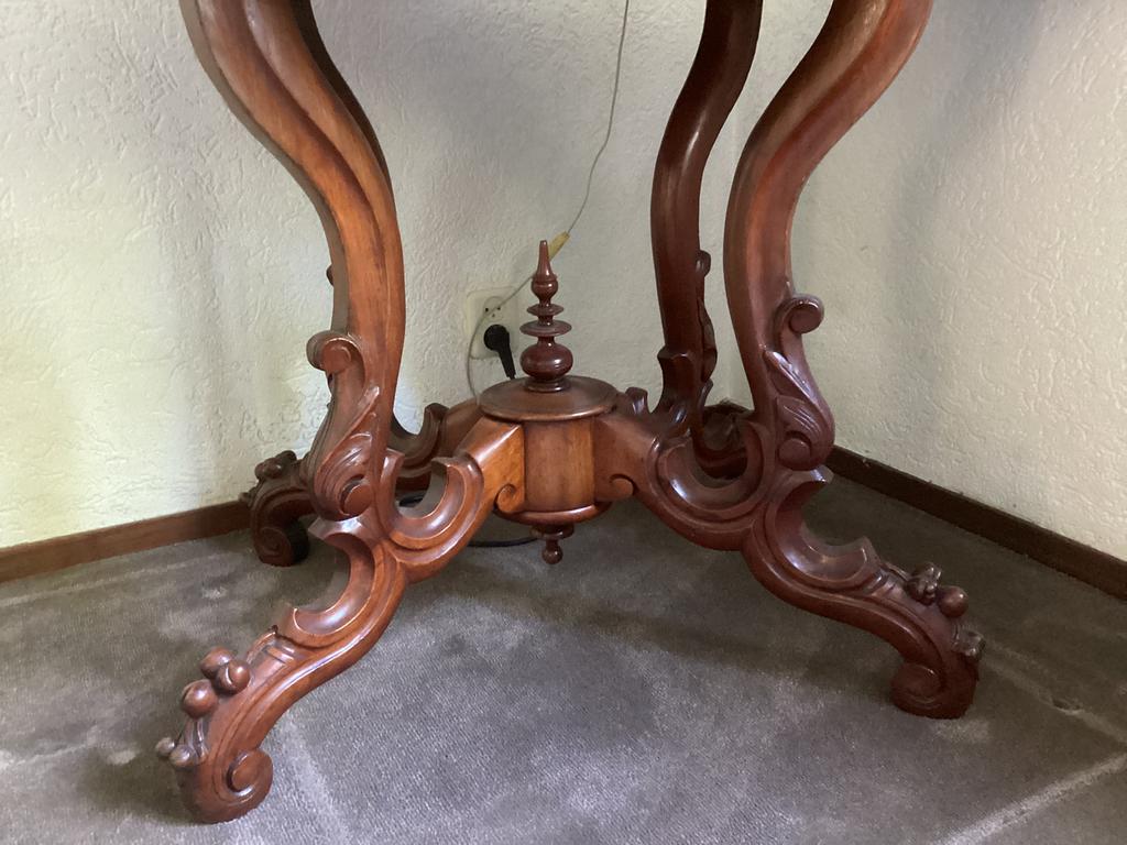 Mahonie tafel, Ophalen