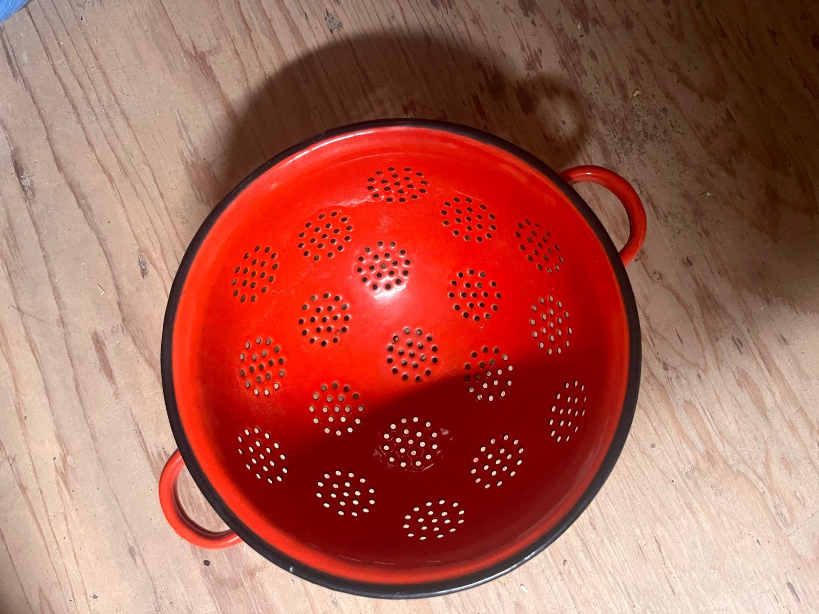 Set van 2 emaille vergieten: grijs gewolkt en rood, Ophalen