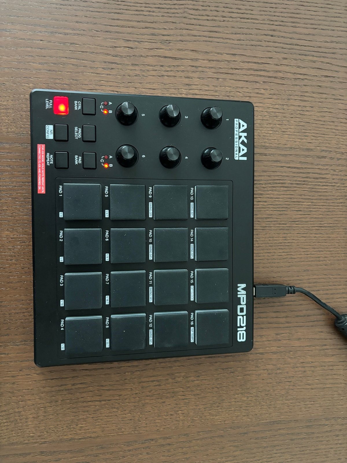 AKAI MPD218 MIDI Pad Controller - Zo goed als nieuw, Overige merken, Midi-aansluiting, Zo goed als nieuw, Overige aantallen