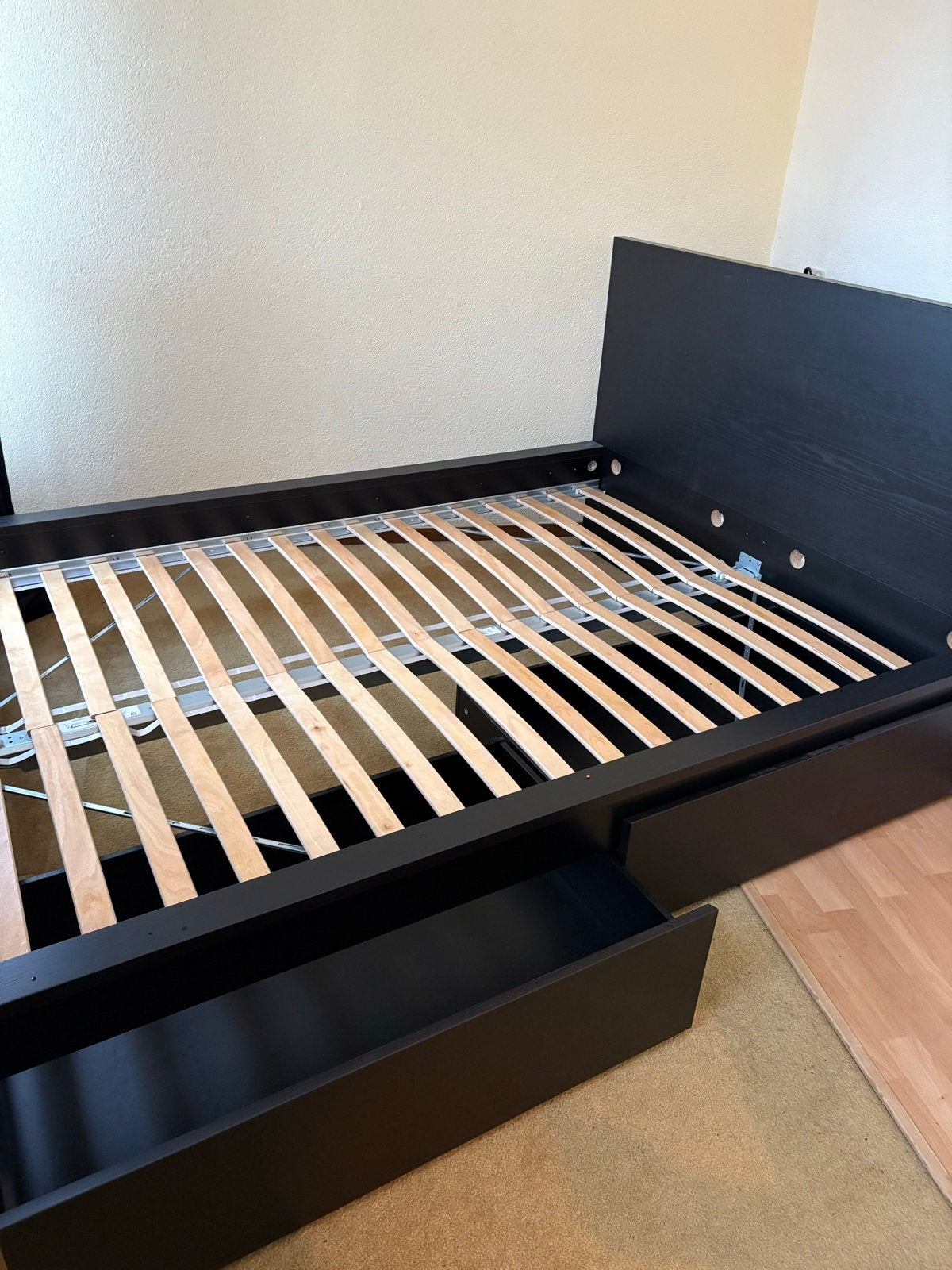 IKEA MALM bed met 2 opberglades en nachtkastje, Huis en Inrichting, Slaapkamer | Bedden, Ophalen, Zwart, Tweepersoons, Zo goed als nieuw