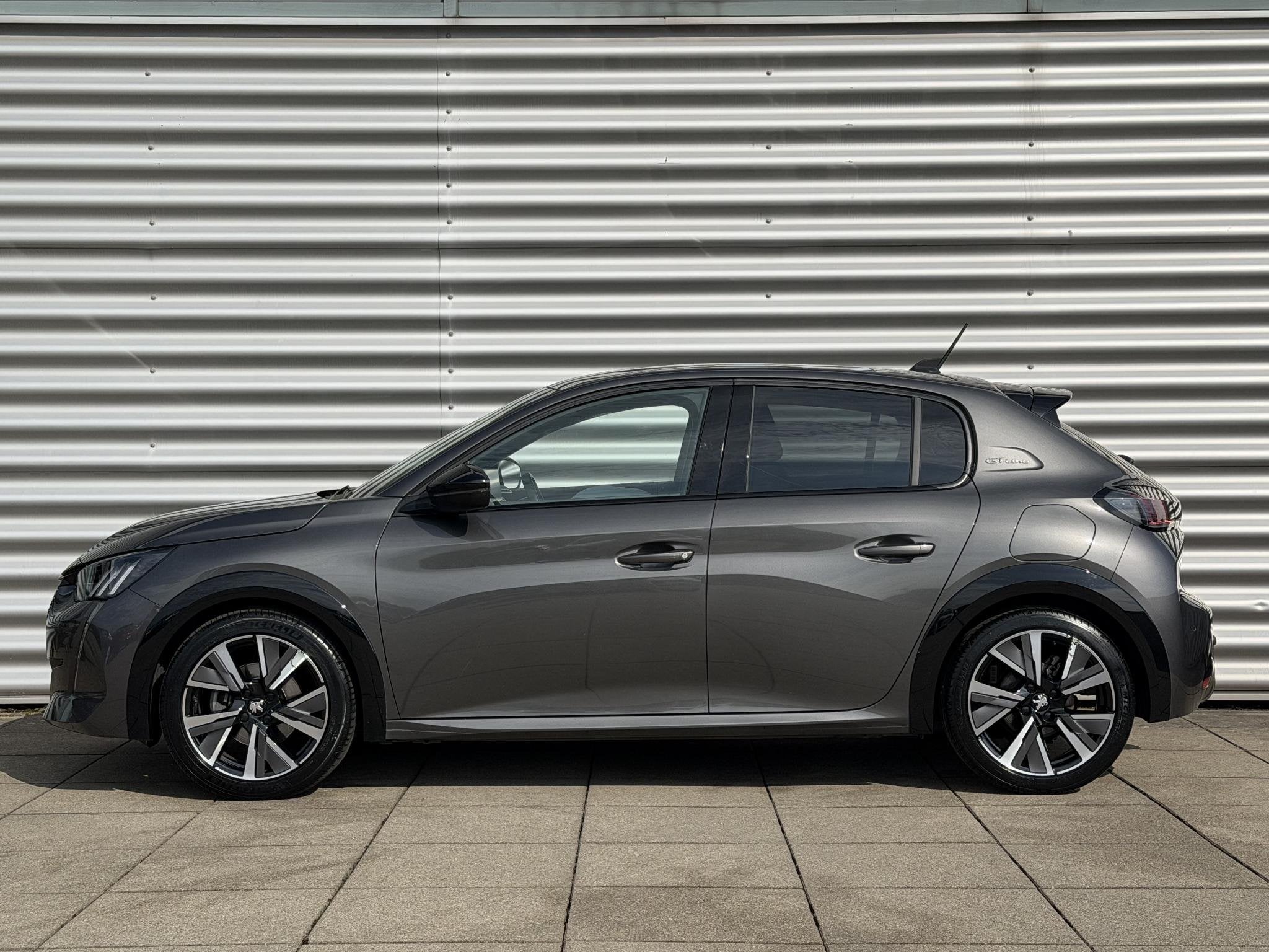 Peugeot 208 1.2 PureTech GT-Line | Adaptive cruise control |, Voorwielaandrijving, Gebruikt, Euro 6, Leder en Stof