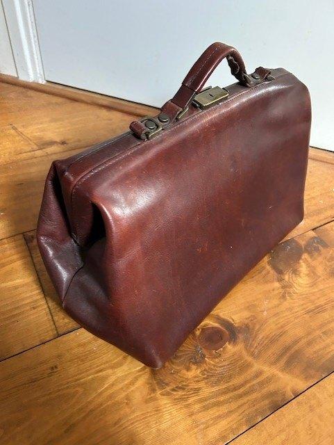 dokterstas/handtas, Ophalen, 40 tot 60 cm, 20 tot 30 cm, Bruin