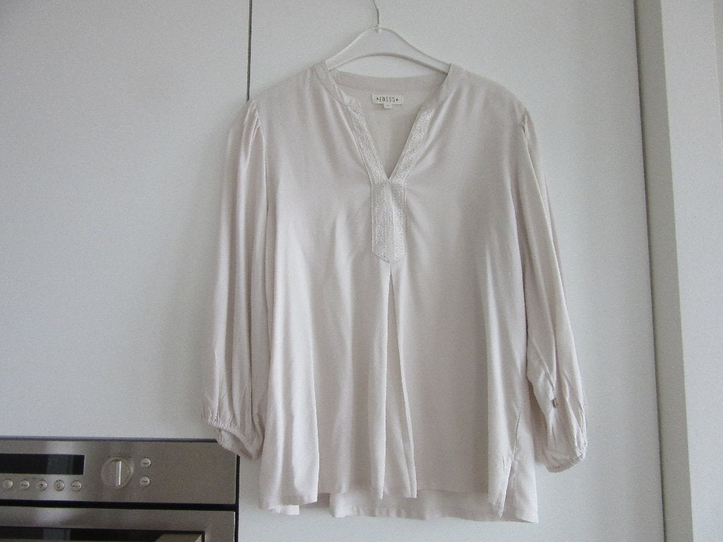 Blouse merk ZUSSS maat medium NIEUW kleur beige, Maat 38/40 (M), Beige, Nieuw, Ophalen of Verzenden
