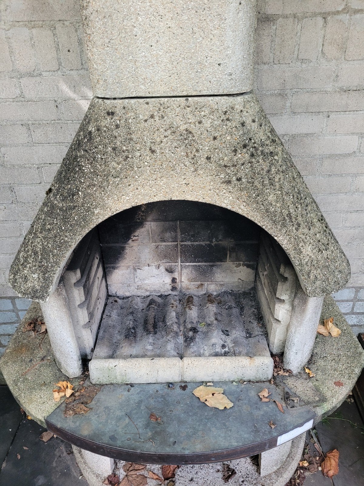 Betonnen buitenhaard / barbecue