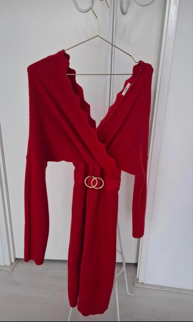 Rode gebreide jurk met gouden gesp, Maat 38/40 (M), Nieuw, Knielengte, Rood