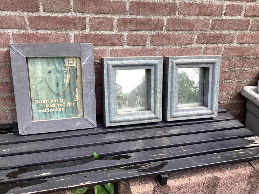 2 spiegels met zinken lijst en 1 schilderij zinken lijst, Ophalen of Verzenden, Gebruikt