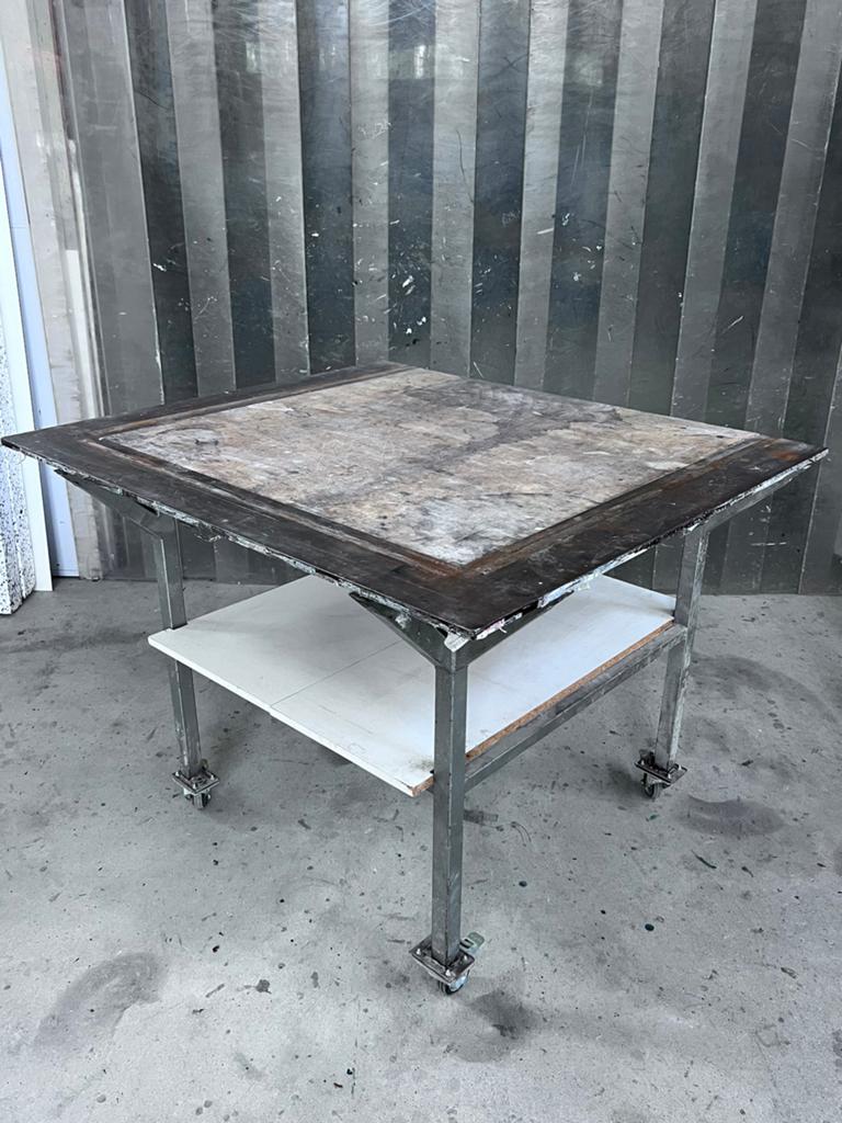 Vierkant Stalen Werktafel op wielen, Doe-het-zelf en Verbouw, Werkbanken, Ophalen, Gebruikt, 70 tot 120 cm