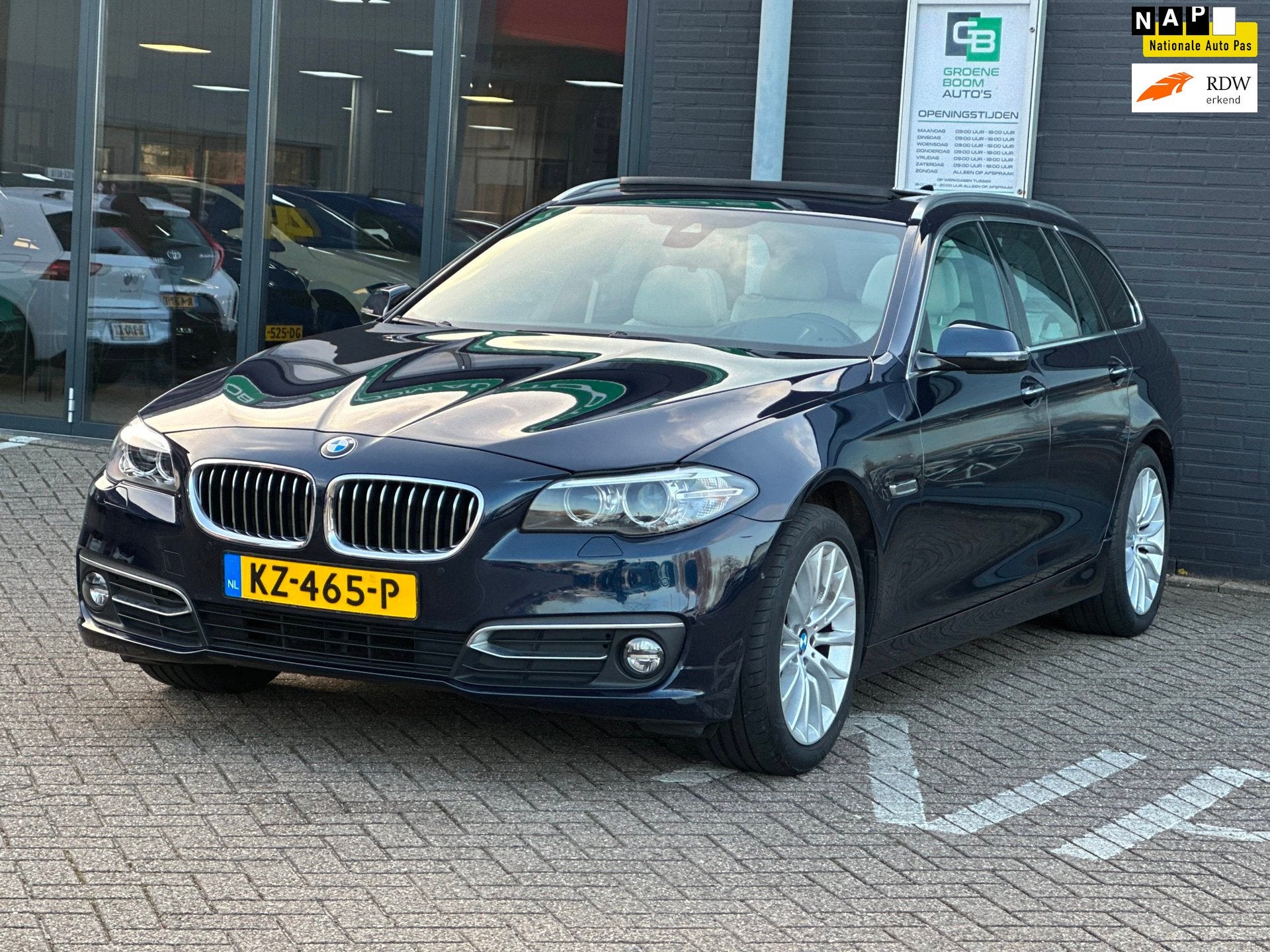 BMW 5-serie Touring 520i Luxury Edition/2E EIG/CAMERA/PANO-D, Auto's, Automaat, Gebruikt, 4 cilinders, 2000 kg