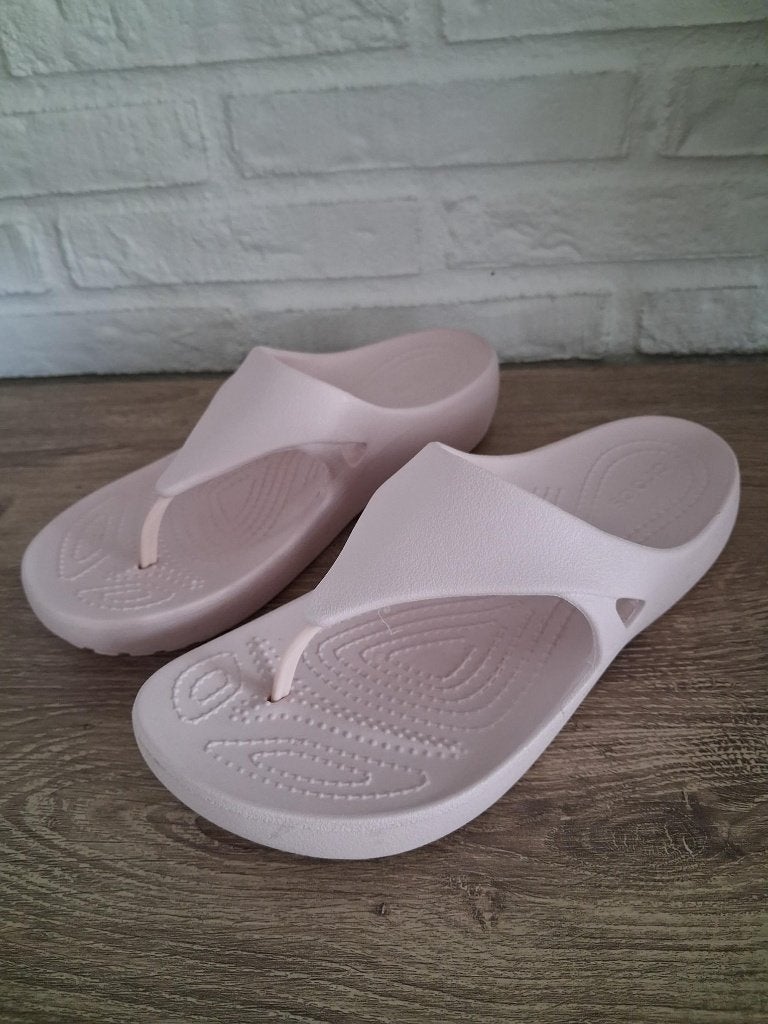 crocs teen slippers dames rose maat 7 als nieuw, Slippers, Ophalen of Verzenden, Zo goed als nieuw, Roze