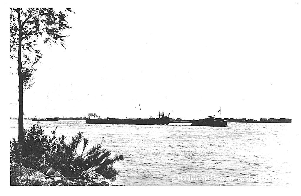 804490	Hardinxveld	ZH 1957 Merwede Binnenvaartschip	Gelopen, Verzamelen, Ansichtkaarten | Nederland, Ophalen of Verzenden, 1940 tot 1960