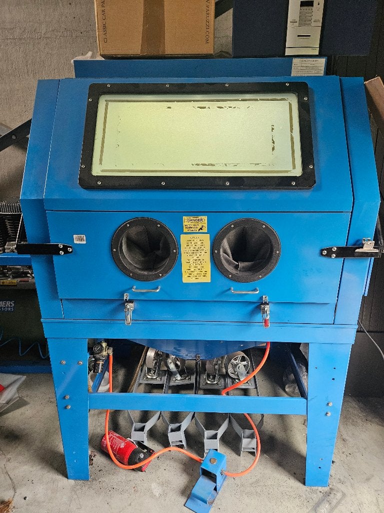 Straalcabine type 990 ltr, met afzuiging, Ophalen, Zo goed als nieuw