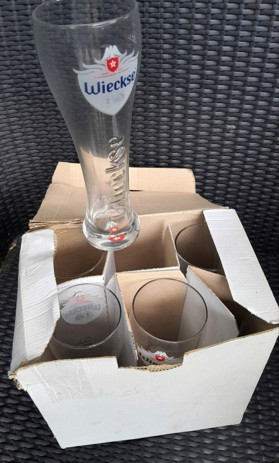 6 x Wieckse Witte luxe bierglazen in doos ongebruikt, Ophalen of Verzenden, Zo goed als nieuw, Glas of Glazen, Overige merken