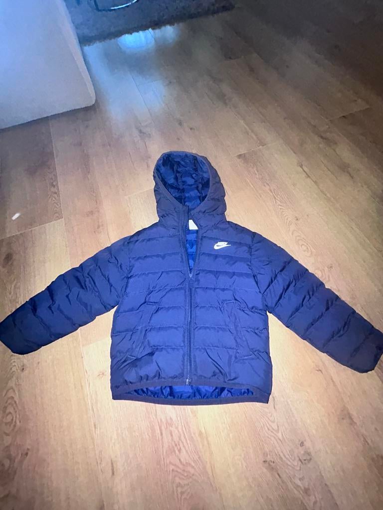 Mooie Nike jas voor jongens, maat 128-137, Kinderen en Baby's, Ophalen of Verzenden, Zo goed als nieuw, Jongen, Jas