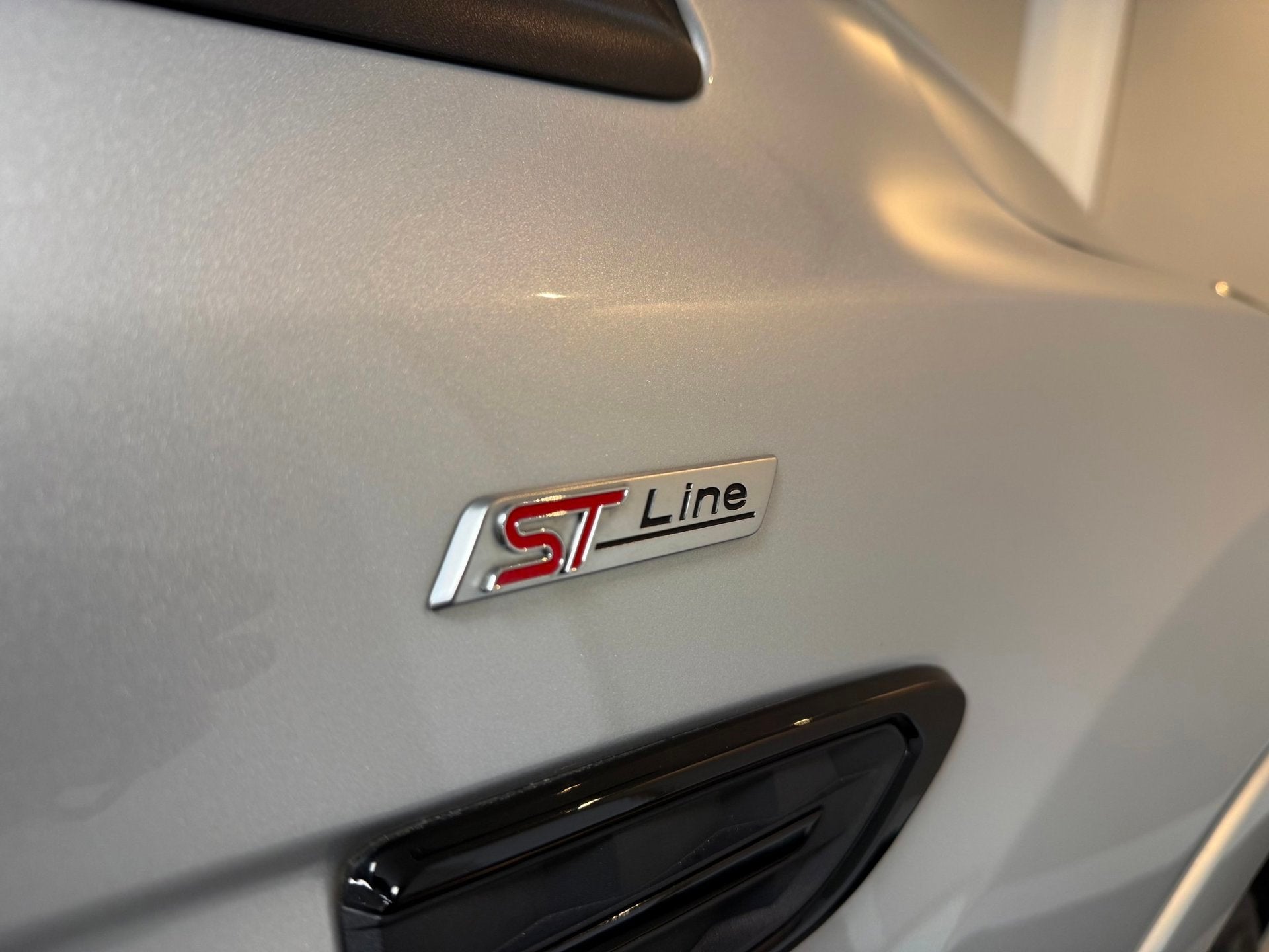 Ford Kuga 1.5 EcoBoost ST Line *Distr.riem VV* Carplay|Stoel, Auto's, Ford, Euro 6, 4 cilinders, Bedrijf, Handgeschakeld