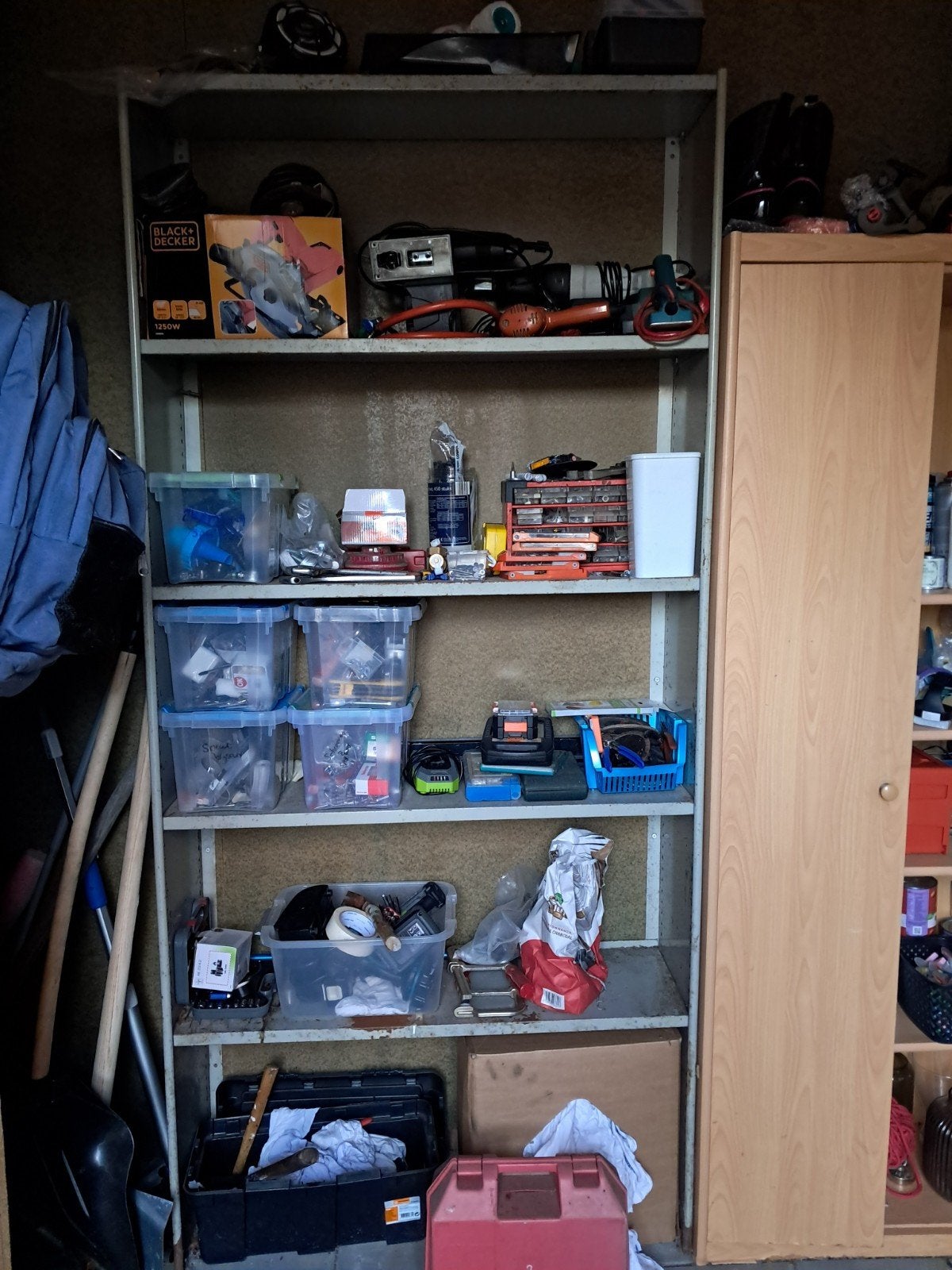 Stellingkast ijzer, Ophalen