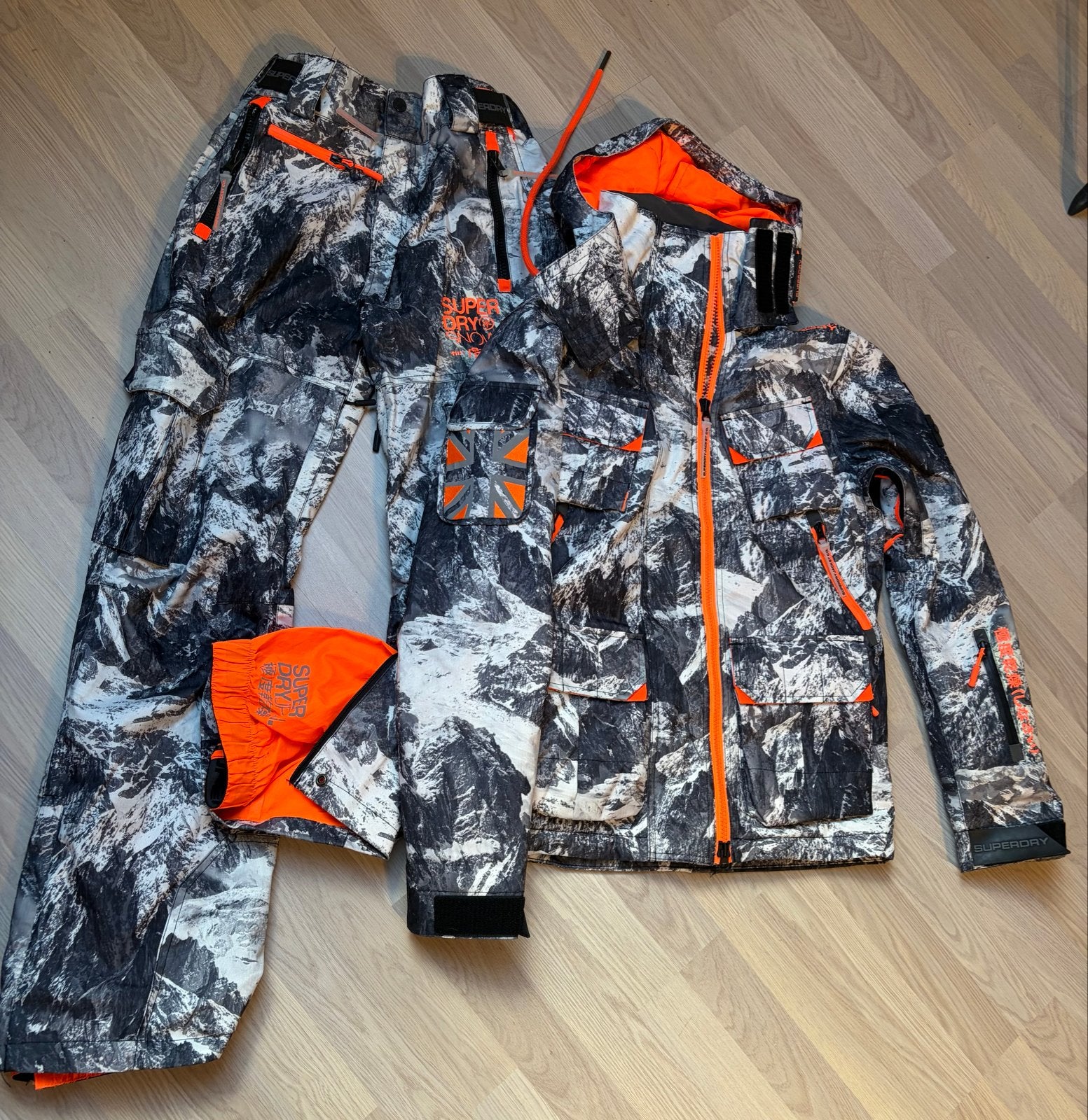 Superdry Ski Jas en Broek Set - Maat S, Ophalen of Verzenden, Zo goed als nieuw, Maat 36 (S), Pak
