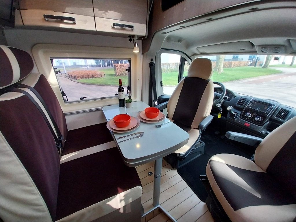 Prachtige Pilote 3.0 liter 180pk, lengtebedden en kastruimte, Caravans en Kamperen, Buscamper of Camperbus, Fiat, Pilote, Bedrijf