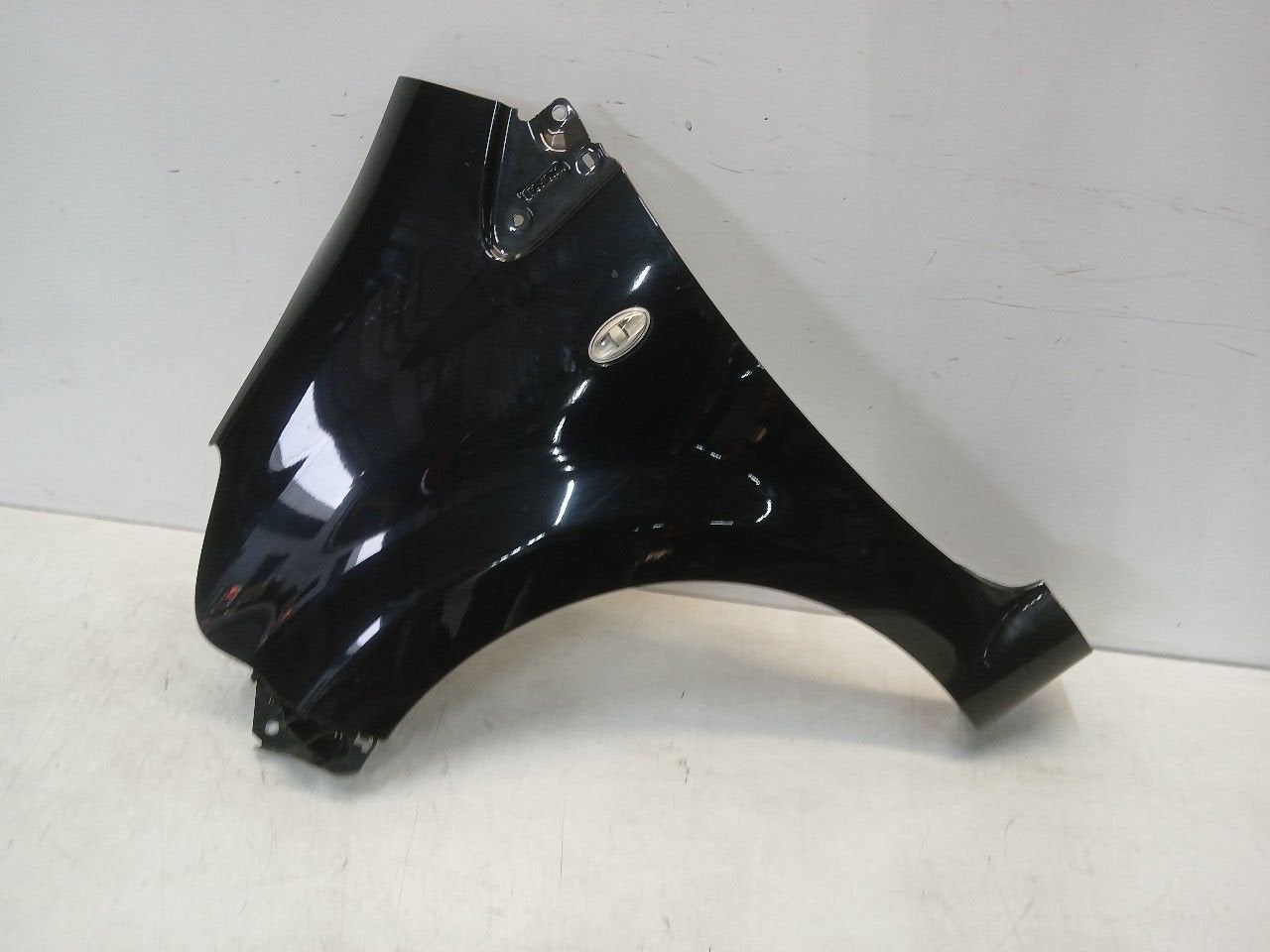 Spatbord links voor Toyota Aygo, Onderdelen@venauto.nl, Van der Ven Autorecycling B.V., Gebruikt, Ettenseweg 76, 4706 PB Roosendaal, The Netherlands
