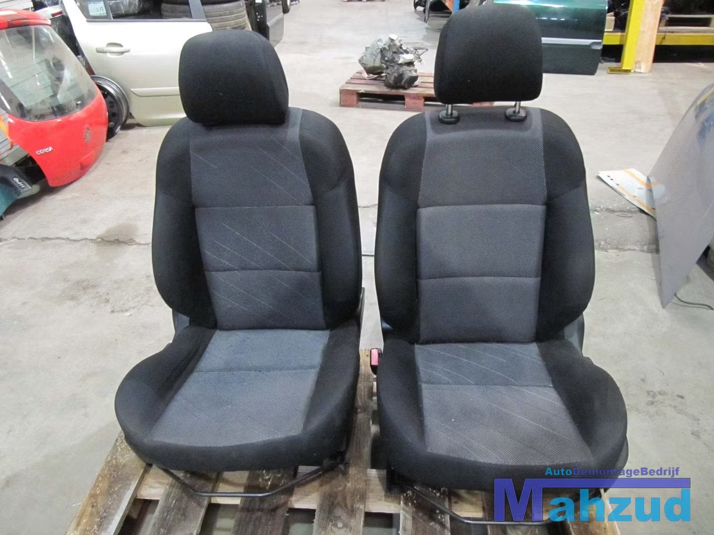 PEUGEOT 207 COMPLEET INTERIEUR 5 DEURS ZWART GRIJS, Taurusavenue 1
2132 LS  Hoofddorp, NL, Gebruikt, Contact.group@renault.com