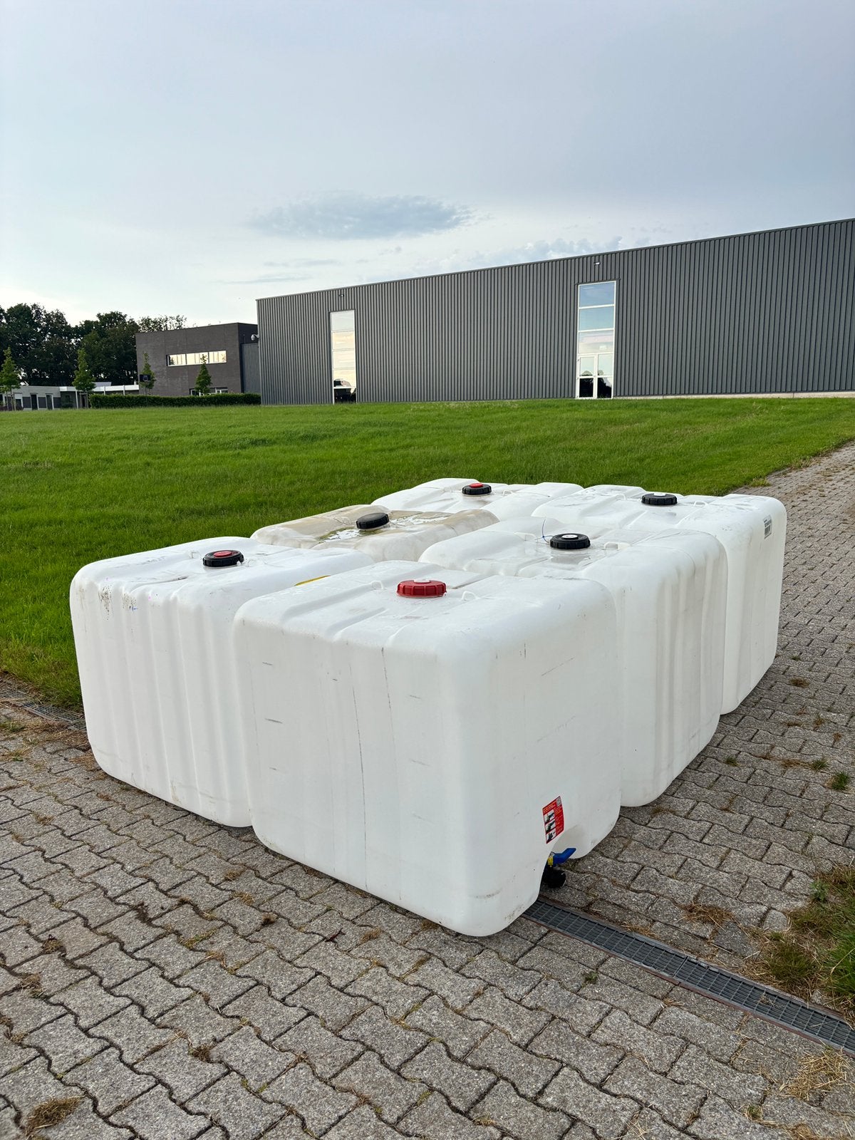 Kunstof IBC vaten, Tuin en Terras, Regentonnen, 150 liter of meer, Ophalen, Zo goed als nieuw