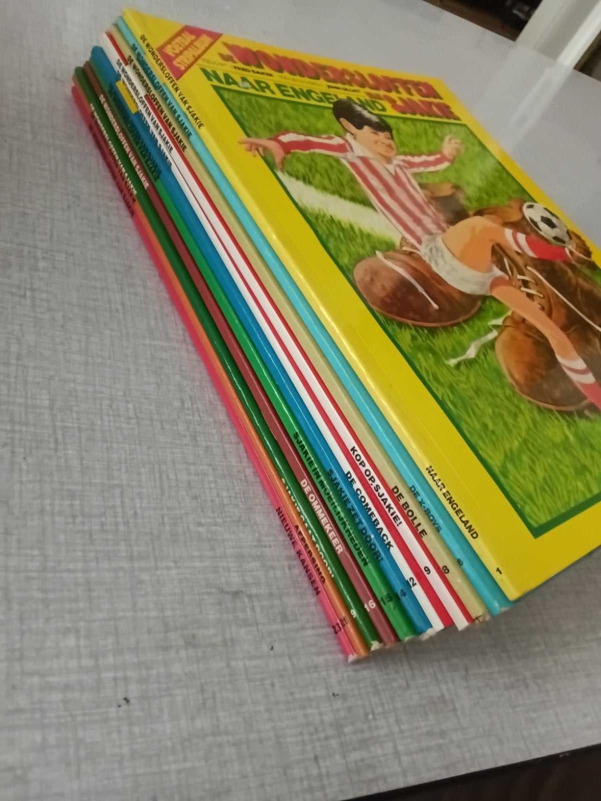 14 stripboeken van de Wondersloffen van Sjakie., Boeken, Meerdere stripboeken, Ophalen of Verzenden, Gelezen